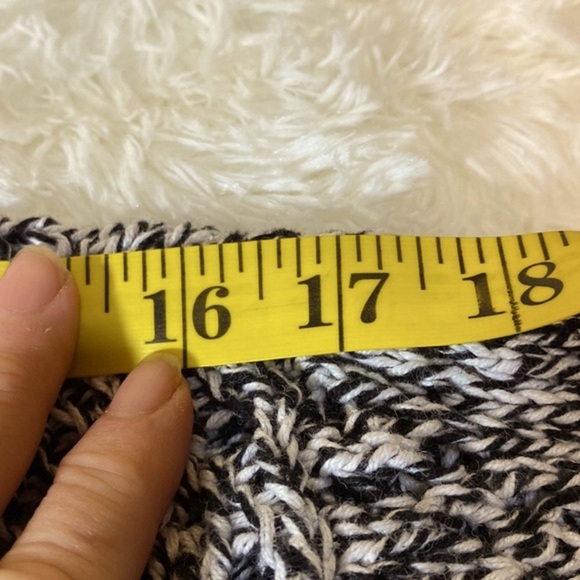 NORTON MCNAUGHTON LOOSE KNIT BLACK and WHITE CREW NECK SWEATER Size L GUC - Picture 5 of 9